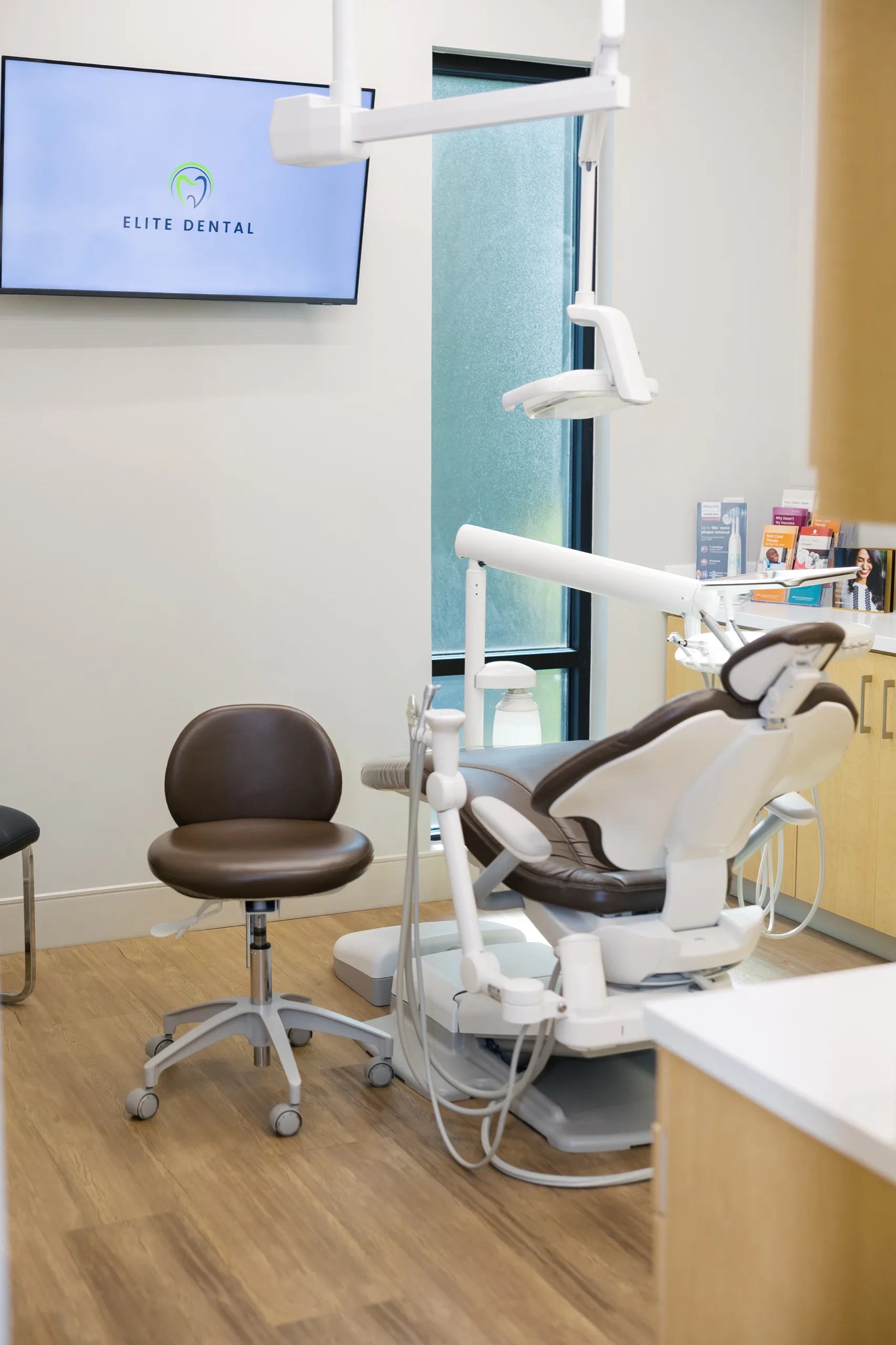 A clean, comfortable treatment room at Elite Dental.